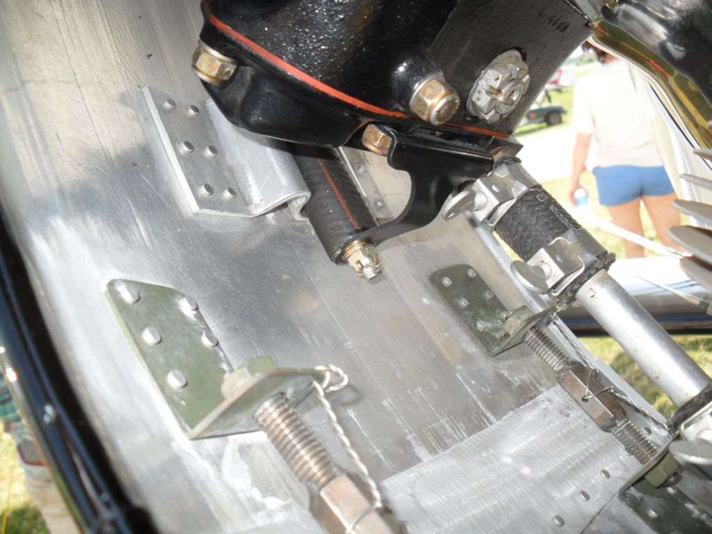 Speed ring has 4 turnbuckles which tighten the ring down over rocker cover mounts - bracket with rubber.